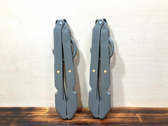 ダイソーのピンチ付き折りたたみハンガーBの本体を並べたもの