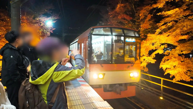 貴船口駅やってきた展望列車きらら