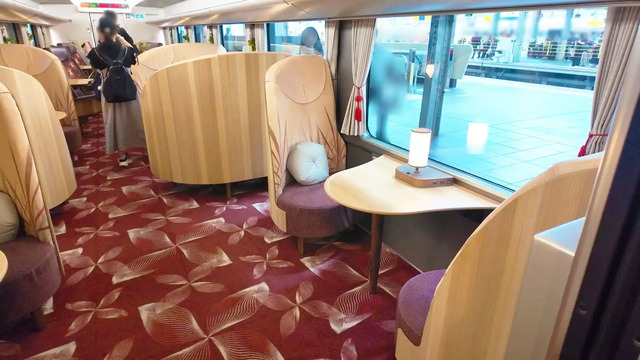 観光列車「はなあかり」2人用ボックス席(車椅子座席)