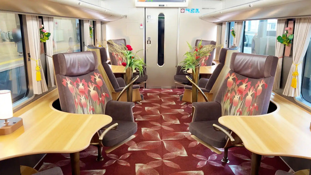 観光列車「はなあかり」グリーン席全体