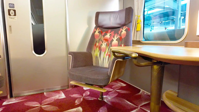 観光列車「はなあかり」グリーン席