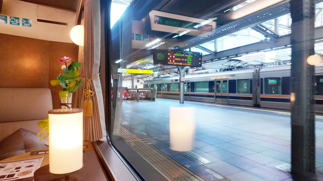 從高級綠車座位看到的出發景象