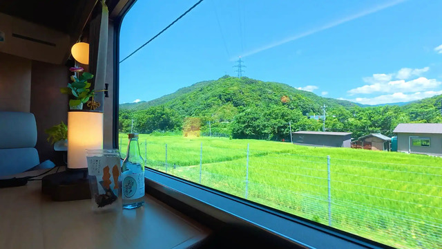 観光列車「はなあかり」スーペリアグリーン席の床