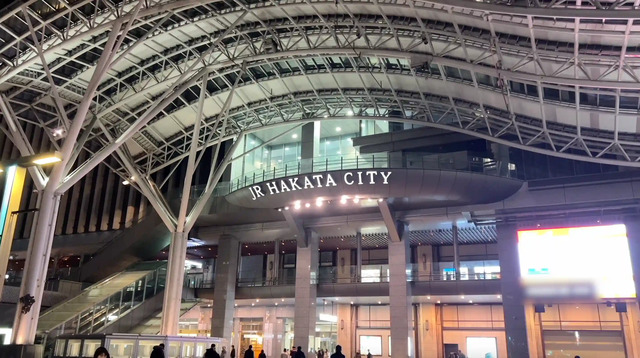夜の博多駅