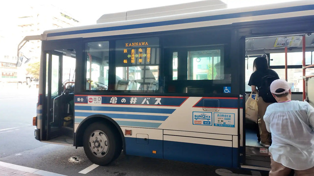 別府駅にやってきたバス