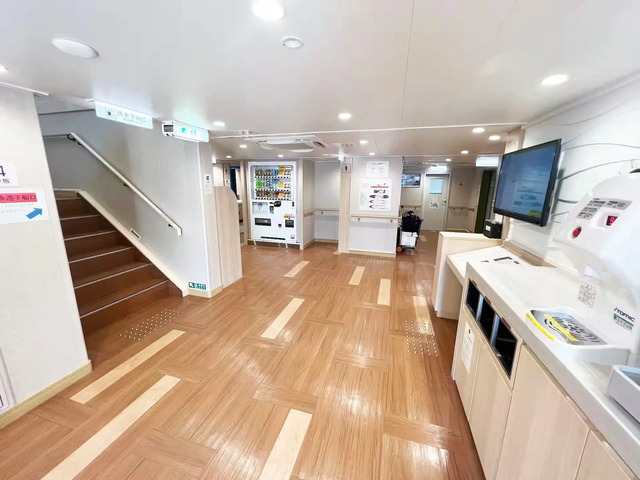 九州郵船うみてらし船内のエントランス