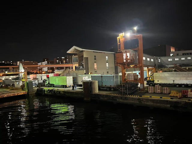 博多港を出港してすぐの様子