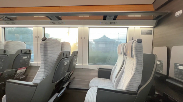 特急ひのとりレギュラーシート