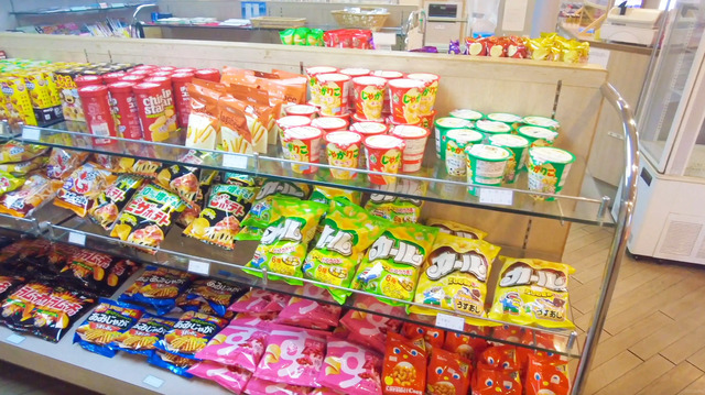 折田汽船フェリー屋久島2船内売店のスナック菓子