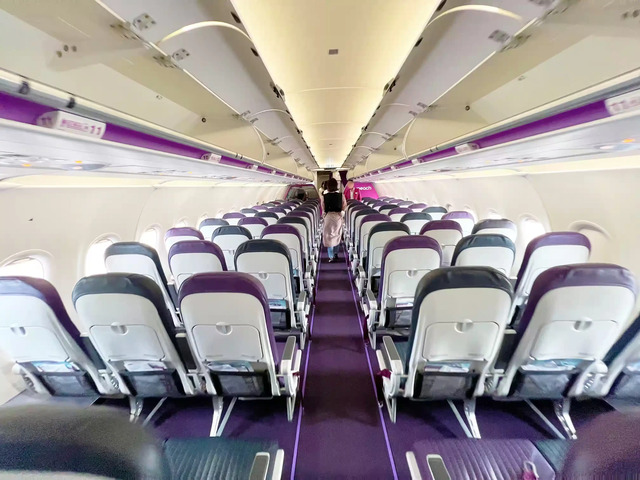 ピーチアビエーションの機内 通路側
