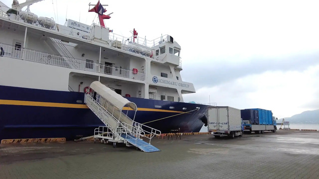 プリンセスわかさに設置されたタラップ