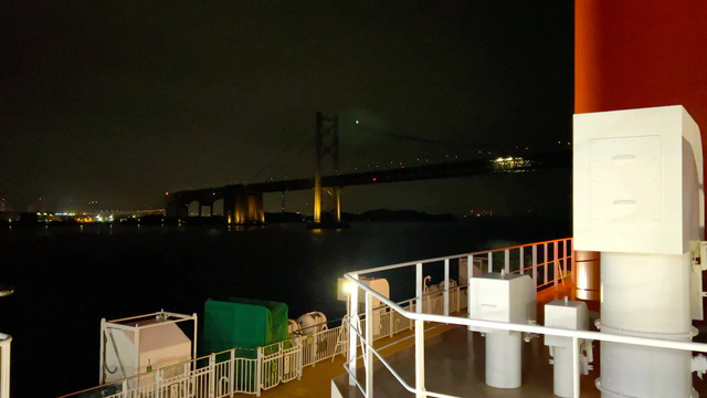 さんふらわあ くれないから見えた瀬戸大橋の外観