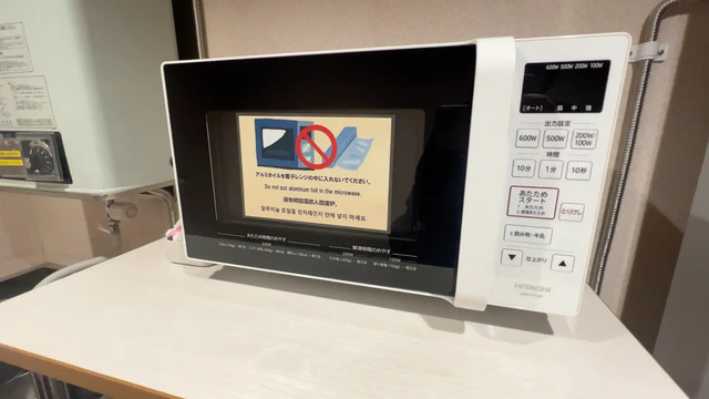 さんふらわあ くれないの給湯室にある電子レンジ