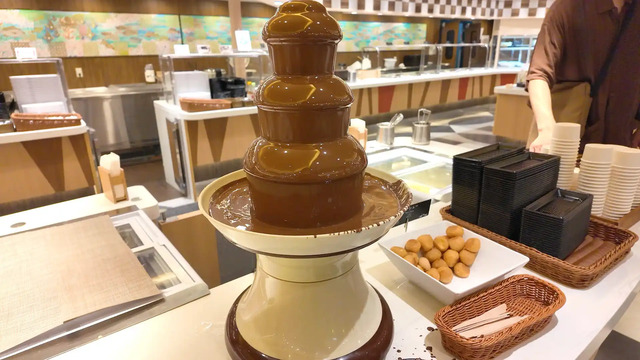 さんふらわあ くれないのレストランのチョコフォンデュのタワー