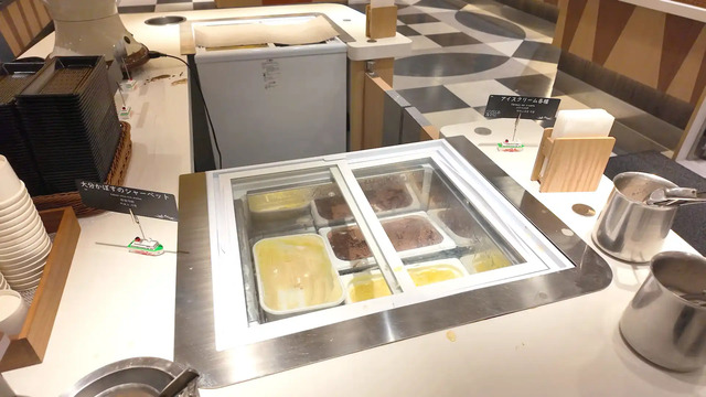 さんふらわあ くれないのレストランのアイスクリームコーナー