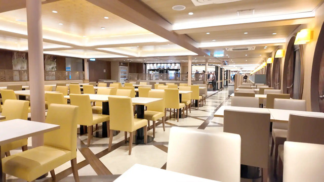 さんふらわあ くれないのレストランのテーブル座席後方