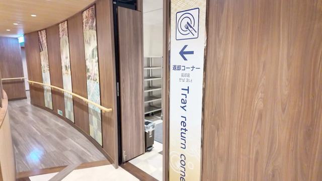 さんふらわあ くれないのレストランのトレー返却コーナー