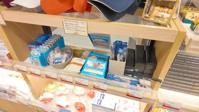 さんふらわあ くれないのショップ内にあるオリジナルグッズコーナー