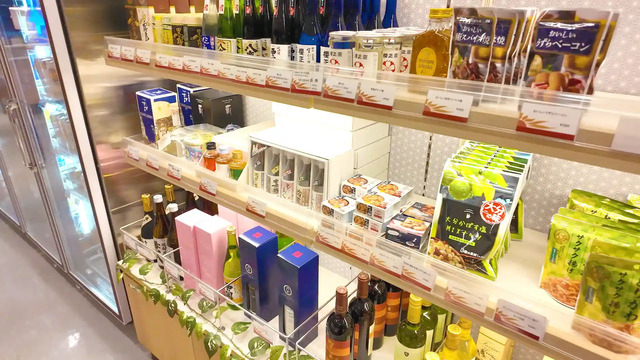 さんふらわあ くれないのショップにある九州のお酒コーナー