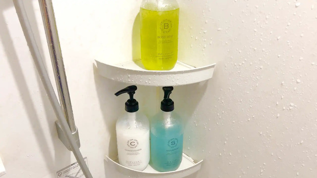 さんふらわあ くれないのシャワールーム内にあるシャンプー・コンディショナー・ボディソープ