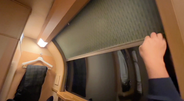 寝台特急サンライズ出雲号のB寝台ソロ個室のブラインド