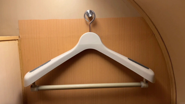 寝台特急サンライズ出雲号のB寝台ソロ個室のハンガー