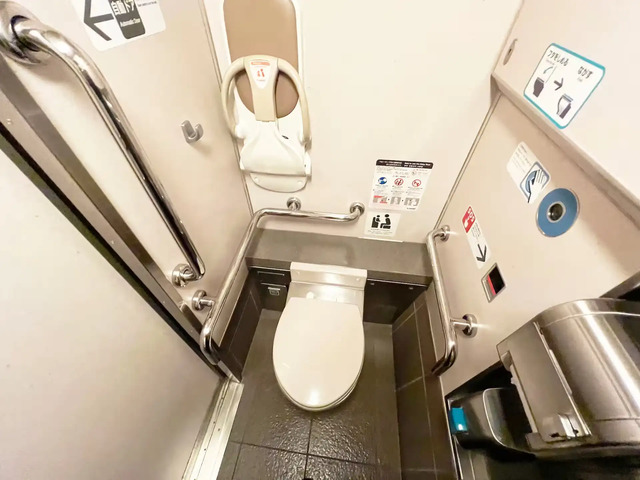 寝台特急サンライズ出雲号 車内の多目的トイレ