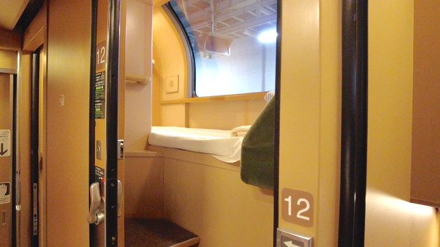 寝台特急サンライズ出雲号のソロ個室12番の部屋