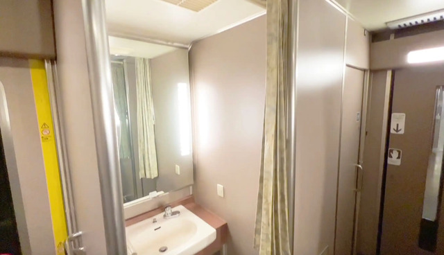 寝台特急サンライズ出雲号の車内の洗面台