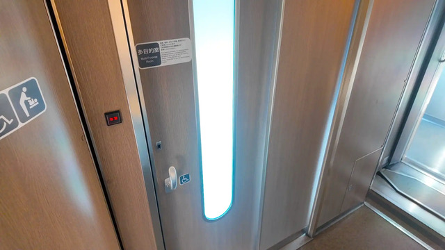 特急Thunderbird的多功能室门