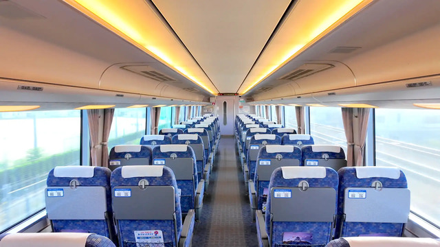 特急サンダーバードの普通車両の全体