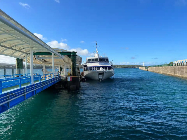 種子島の西之表港に停泊している種子屋久高速船ロケット2