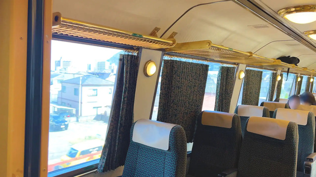 Seats on Yufuin no Mori after passing Yufuin Station