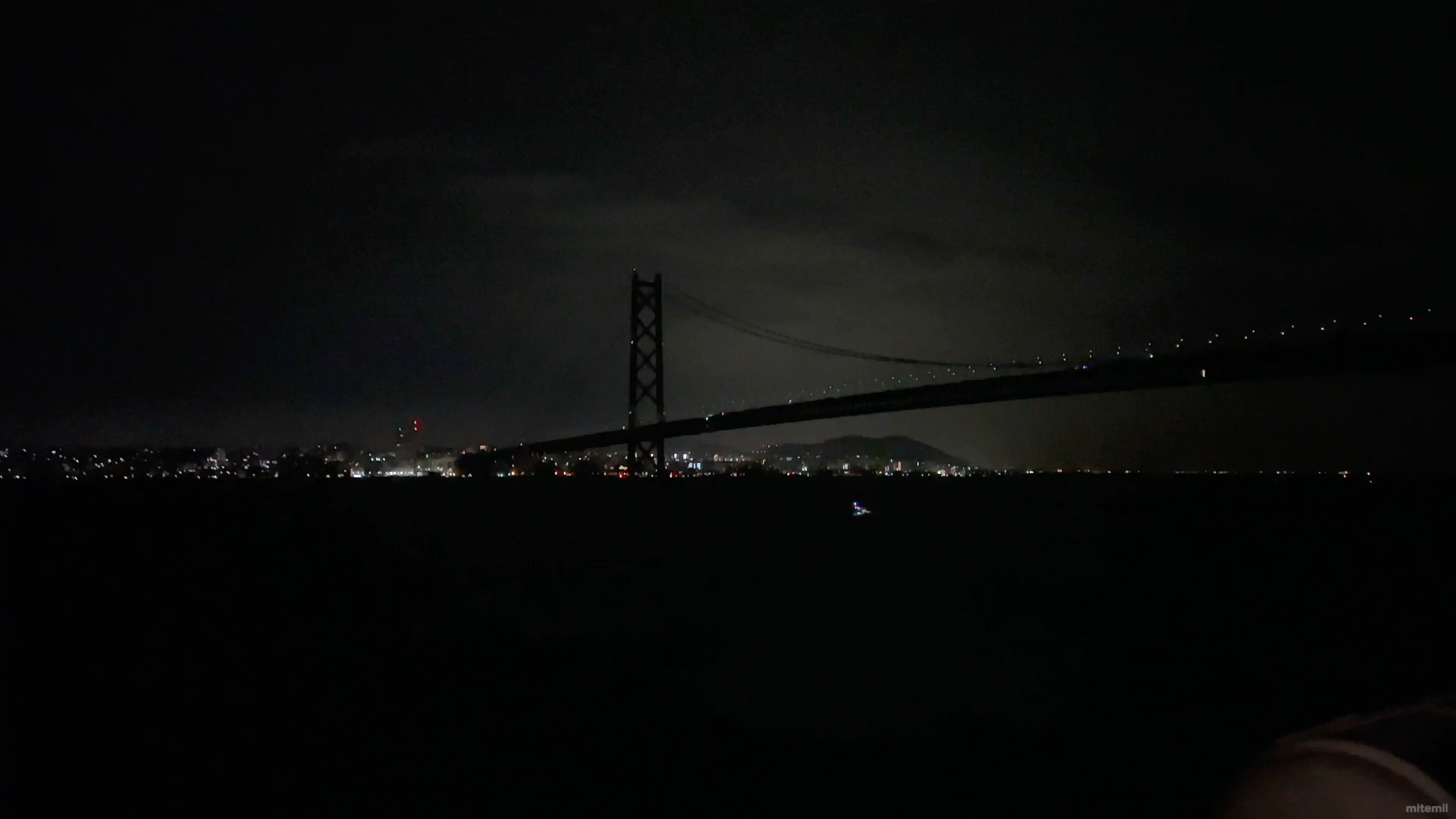 展望デッキから見れた明石海峡大橋