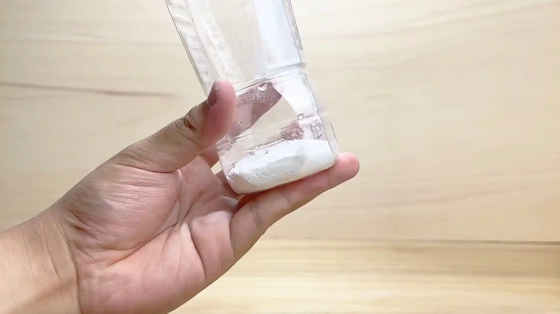 アクエリアスの粉末をペットボトルに入れたもの
