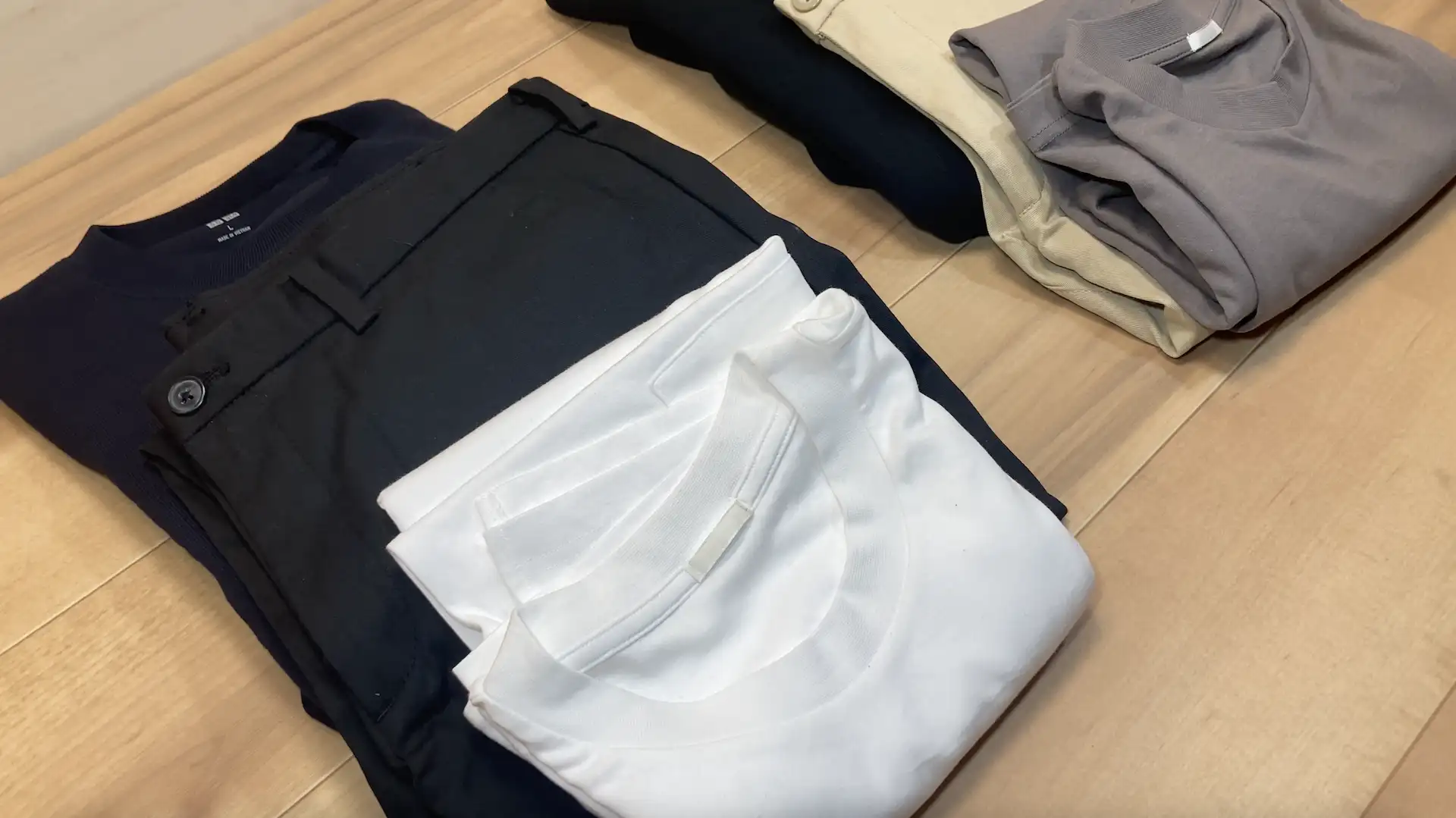 ダイソーのトラベル用圧縮バッグ03サイズに入れる厚手の服とズボン