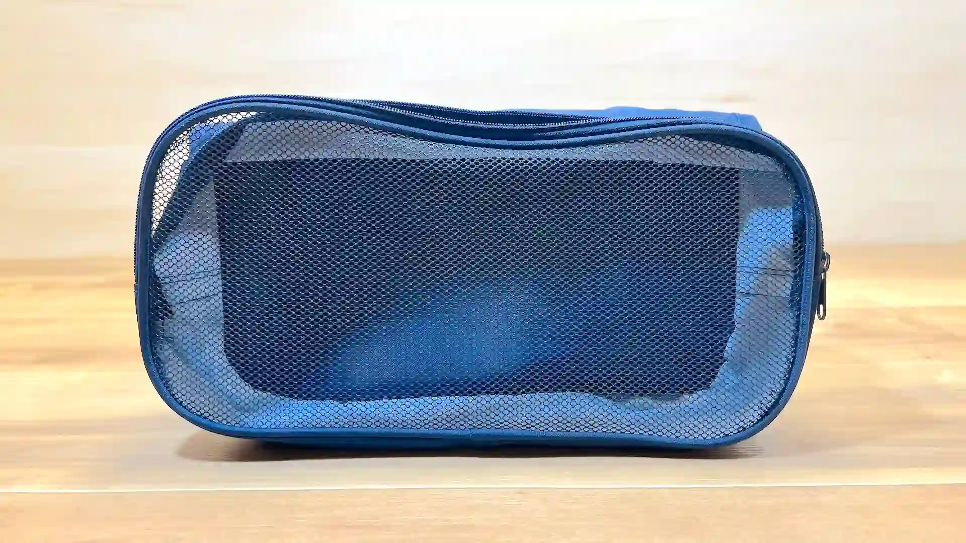 ダイソーのひっかけフック付きトラベル収納ケースの取り外し可能ポーチ