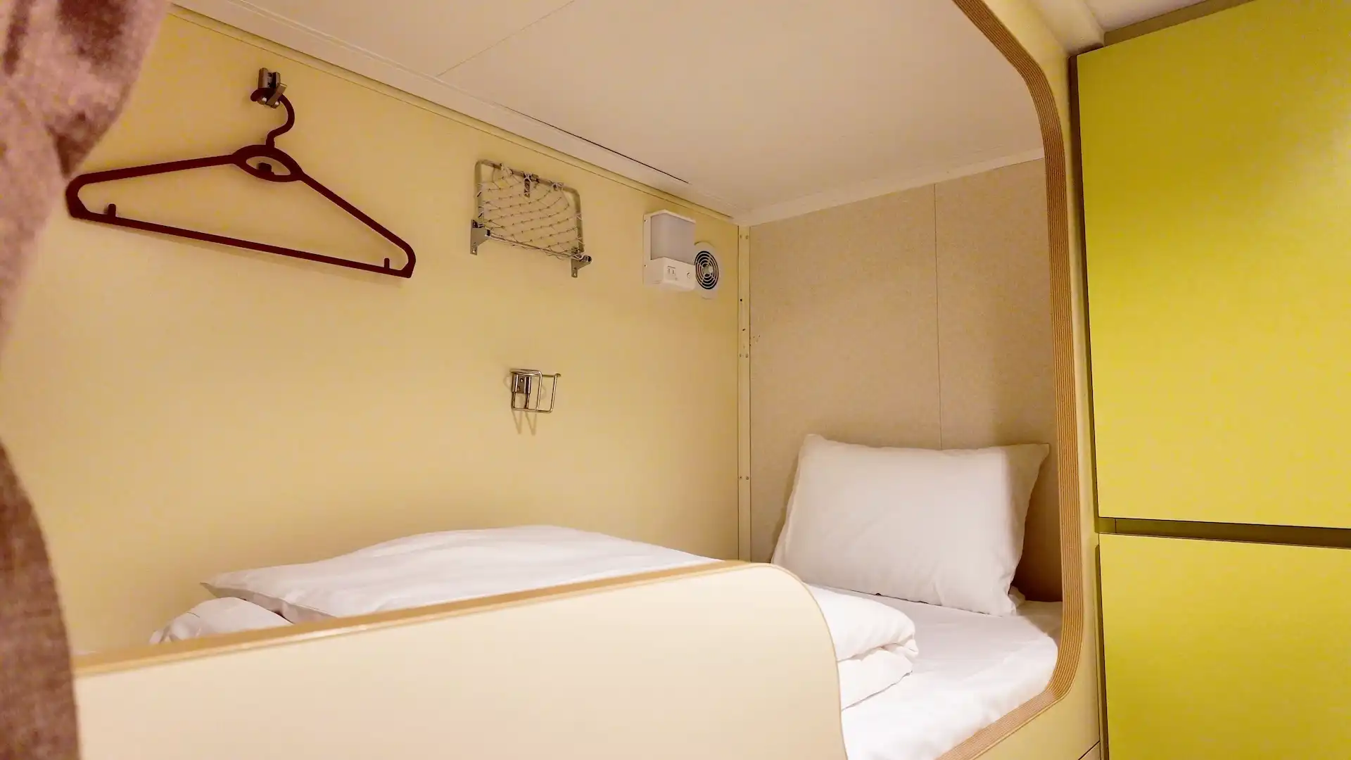 フェリーおおさかiiの客室ツーリストのベッド