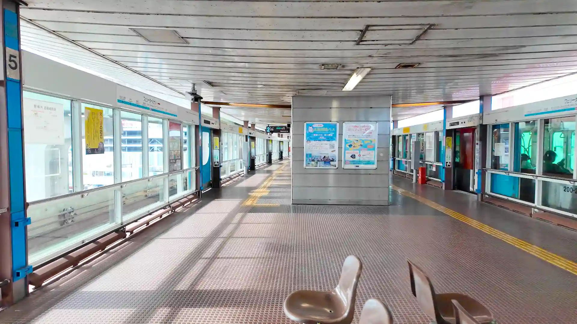 フェリーターミナル駅の構内