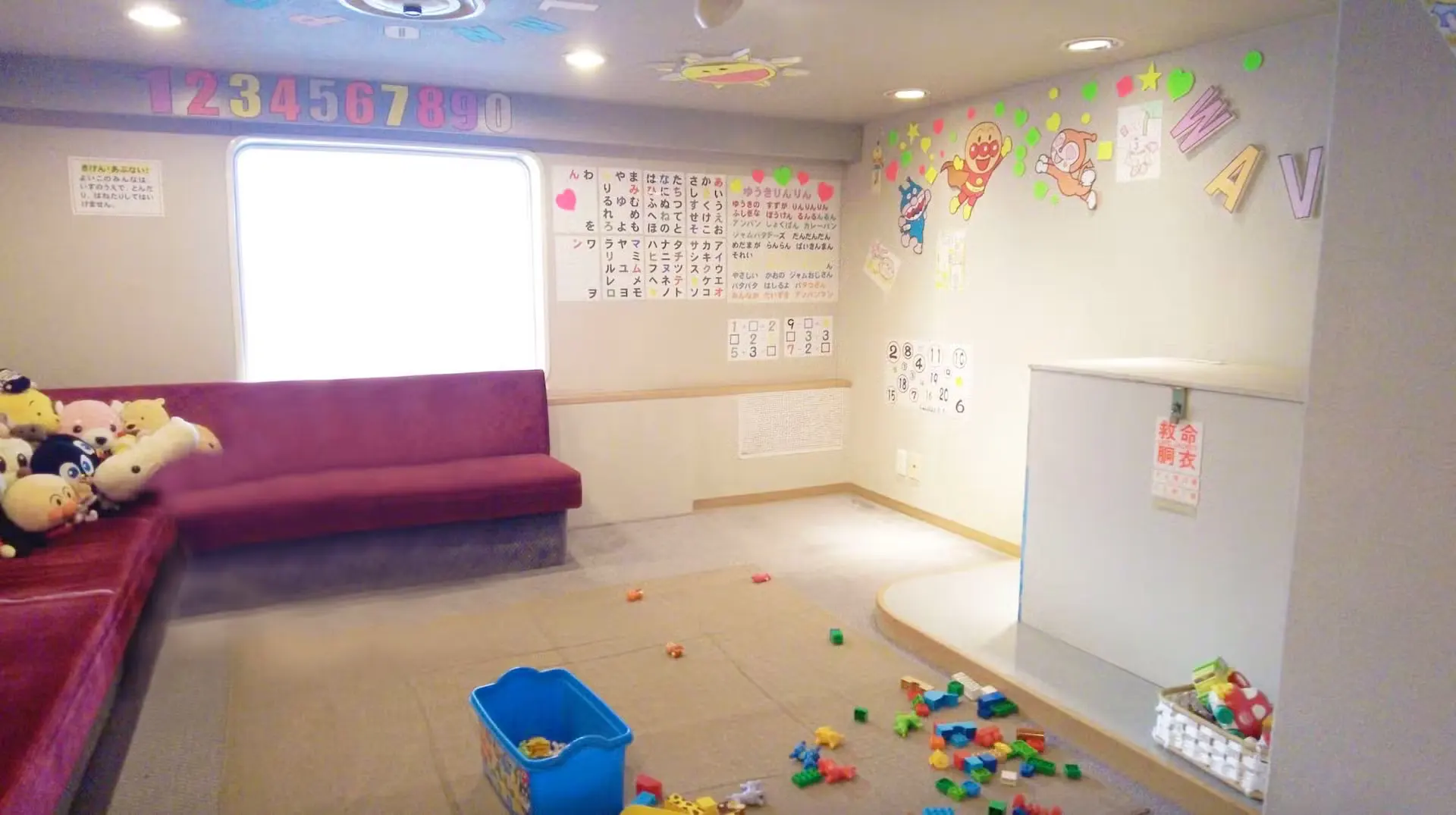 折田汽船屋久岛2号渡轮上的儿童室。