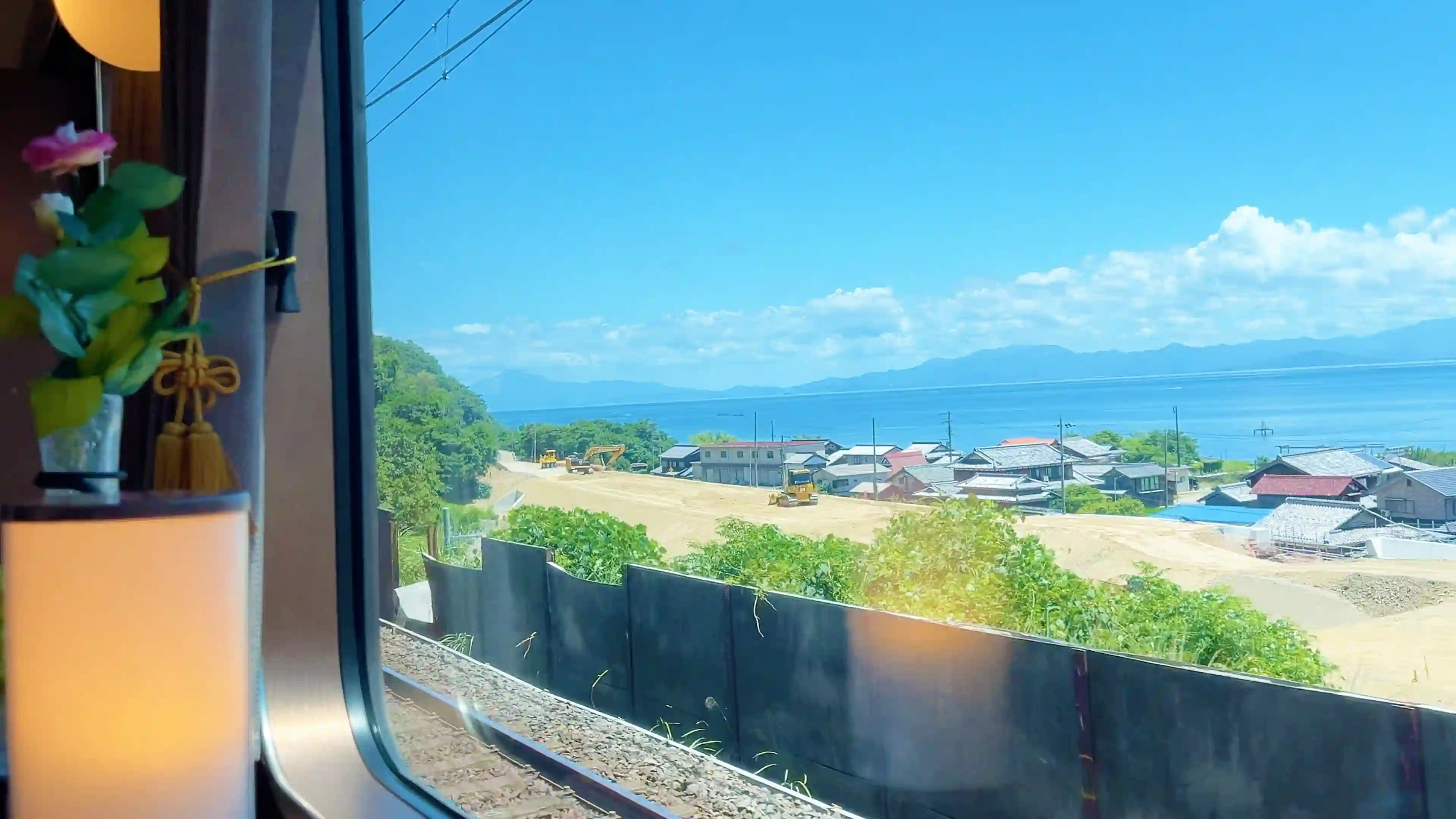 観光列車「はなあかり」スーペリアグリーン席から見えた琵琶湖 Icon