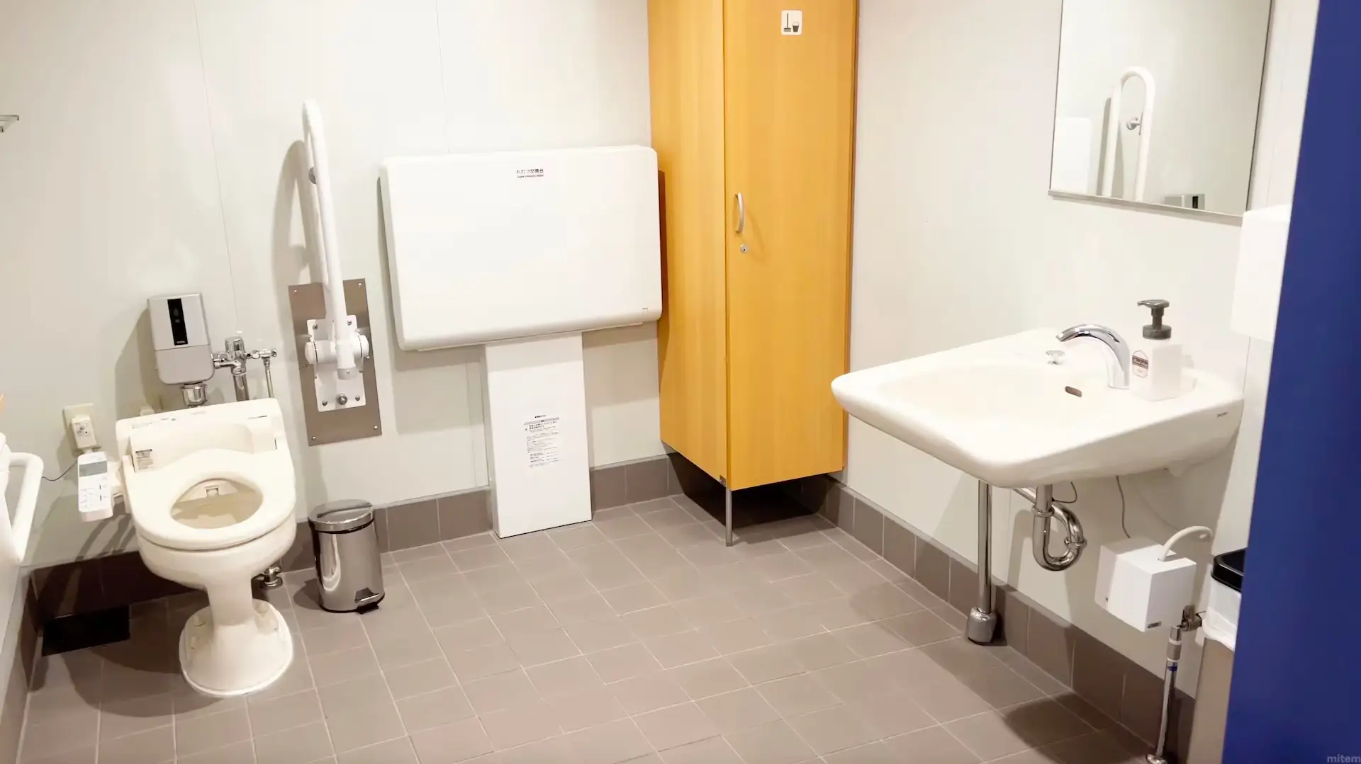 Multi-purpose toilet on Hankyu Ferry Settsu