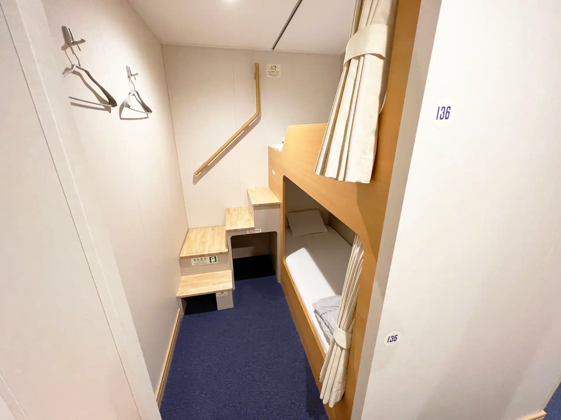 阪九フェリーせっつ客室スタンダード洋室のベッド