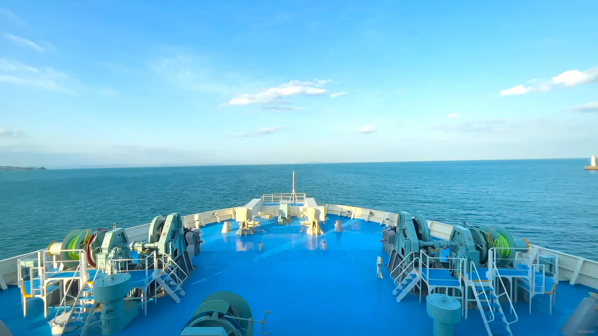 展望ルームから見る船の船首部分