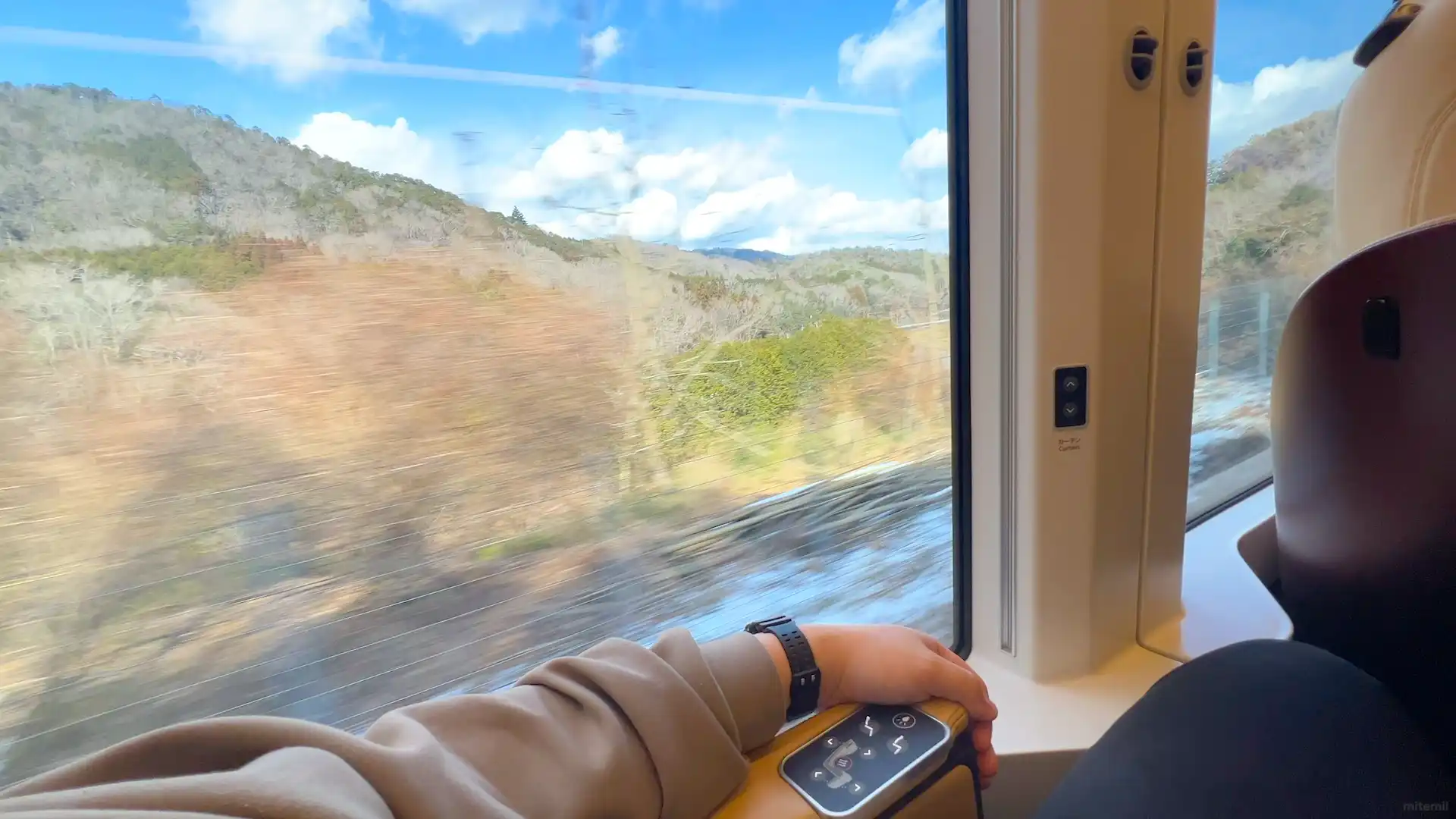 特急ひのとりプレミアムシートからの景色