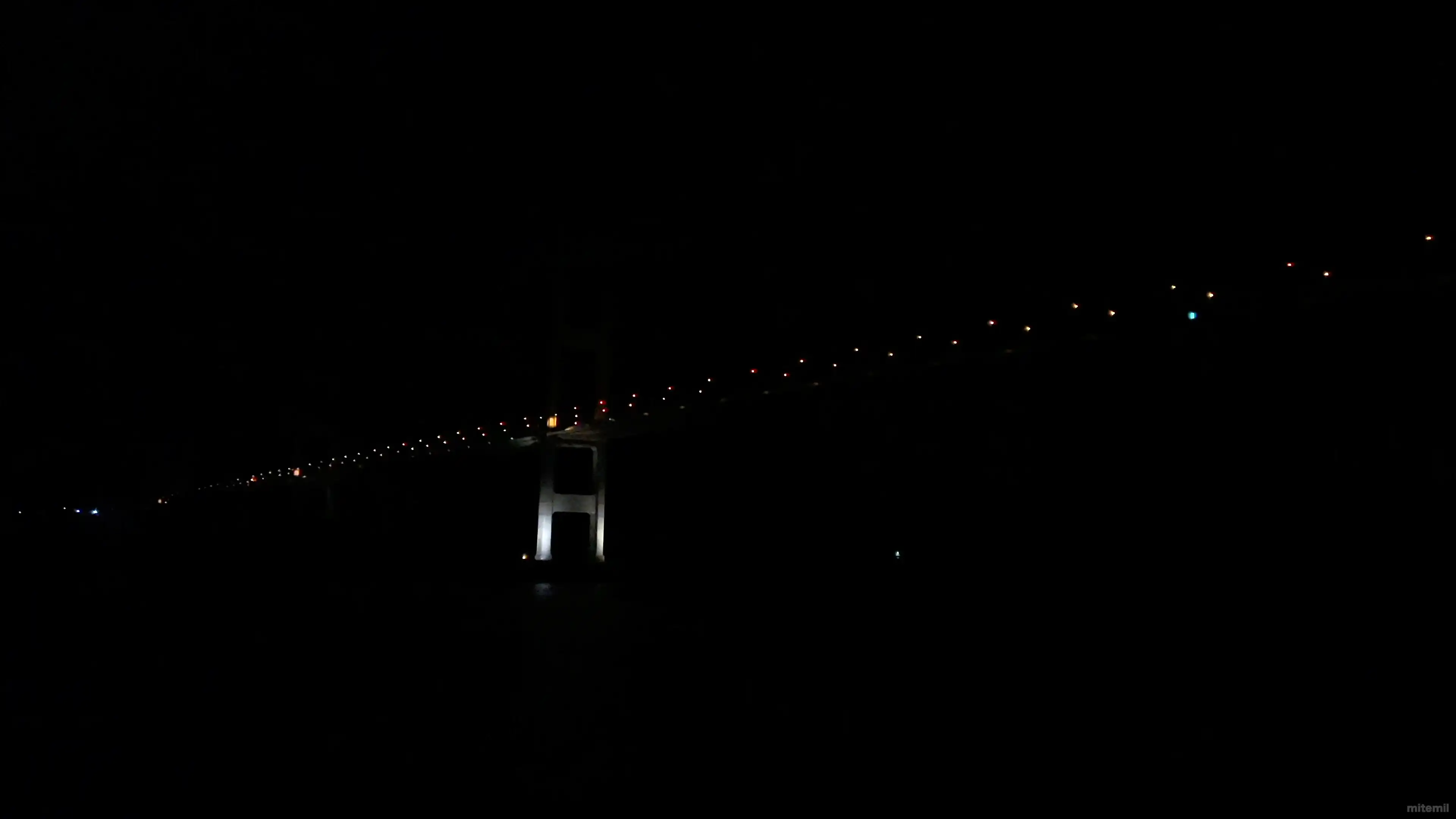 ライトアップされた来島海峡大橋