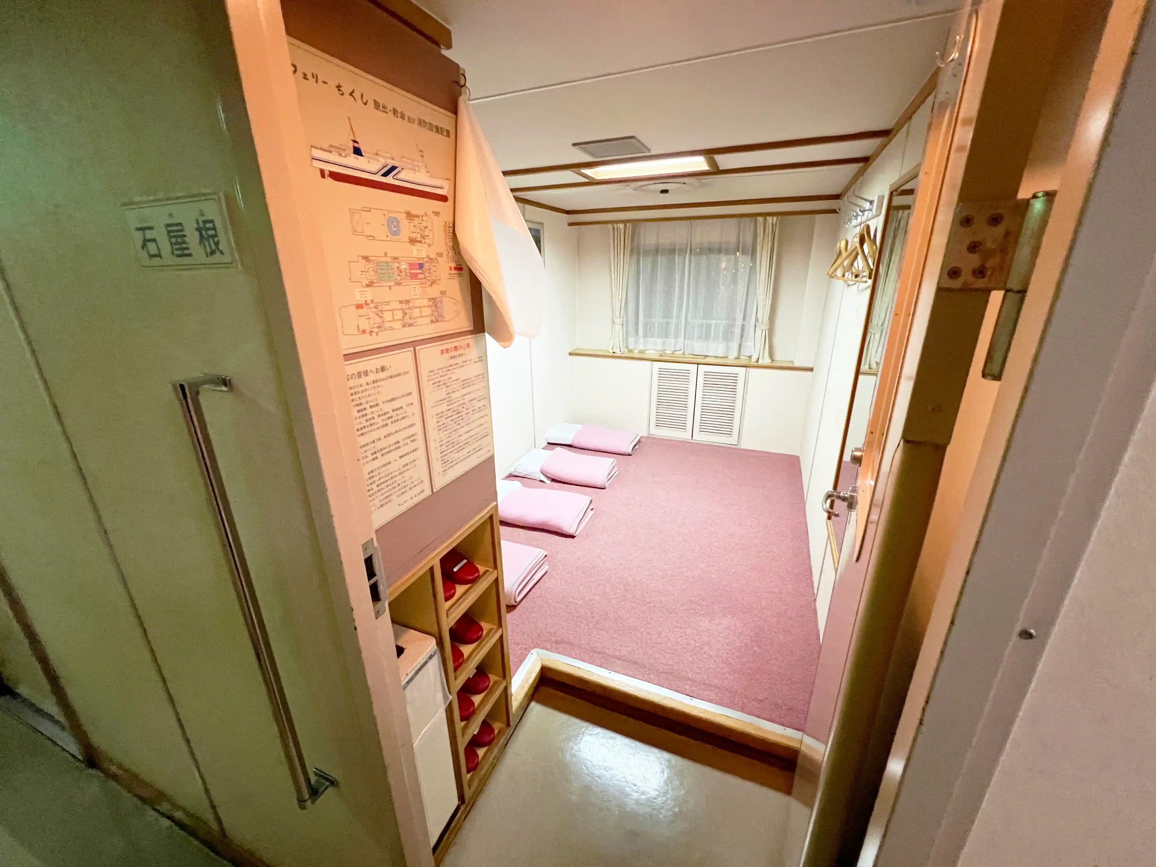 九州郵船フェリーちくし船内の1等室客室