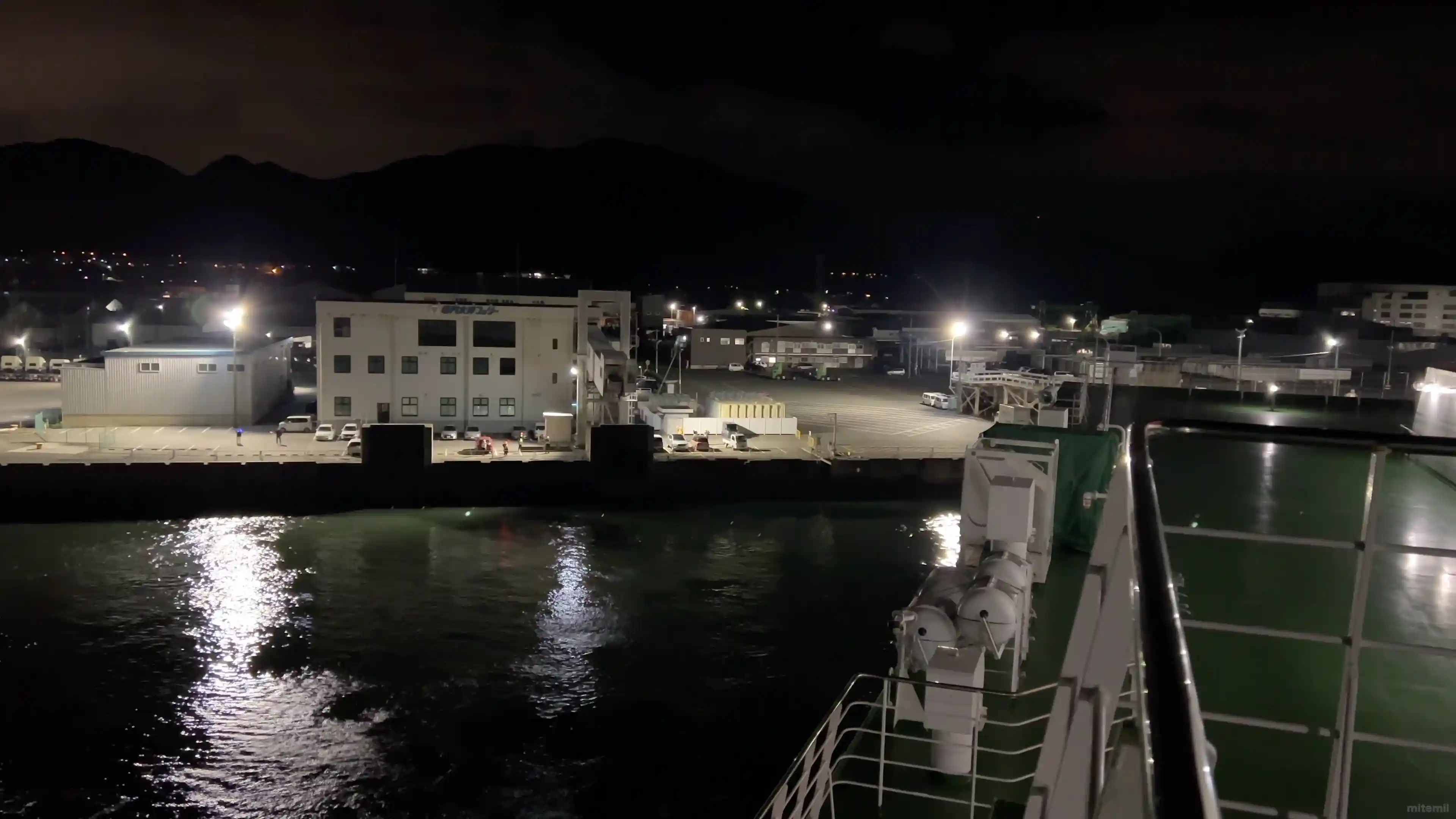 新門司港での出港風景