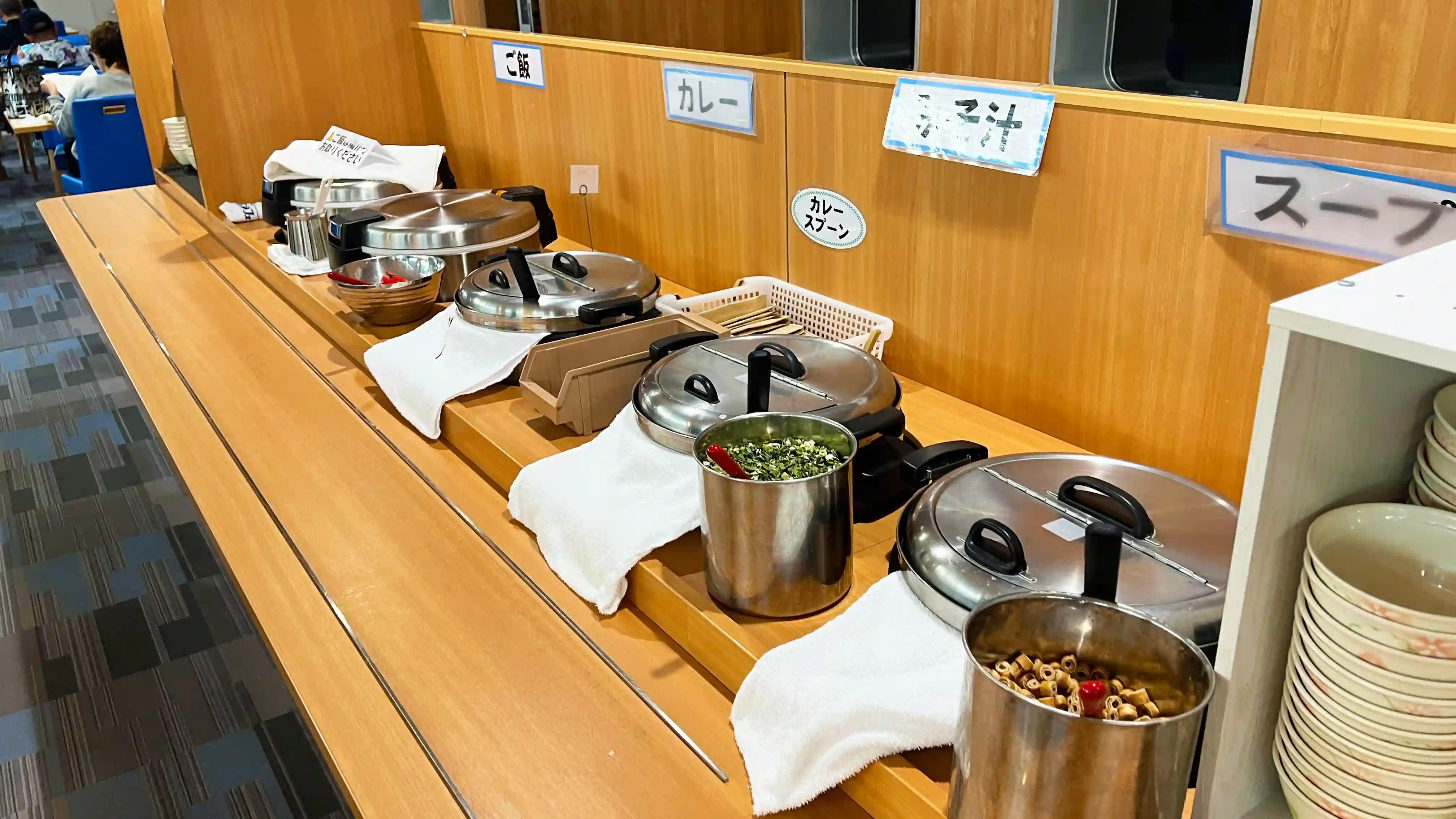 名门大洋轮渡福冈展望餐厅内的炊饭区