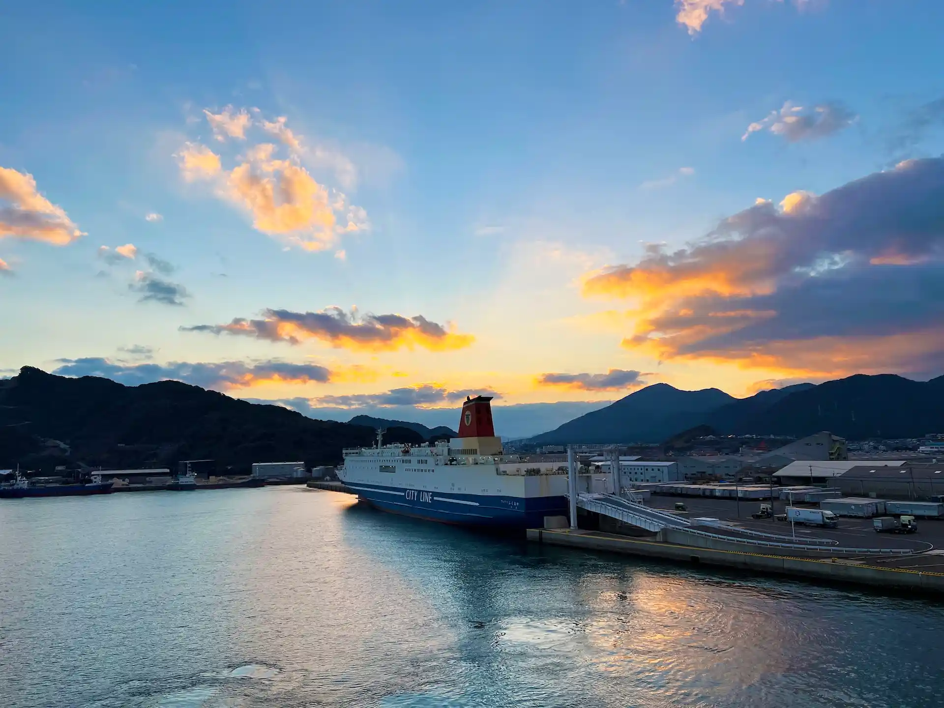 展望デッキから見えたフェリーふくおか